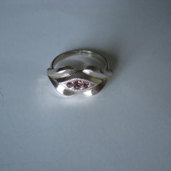 Silver Tone Ring w/ 3 Pink Glass Stones - Picture 1 of 12